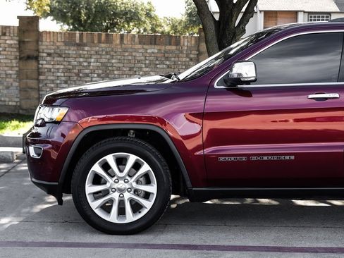Used 2017 Jeep Grand Cherokee Limited image 22