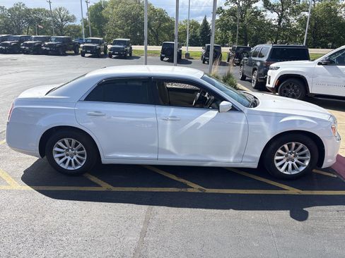 Used 2014 Chrysler 300 RWD image 5
