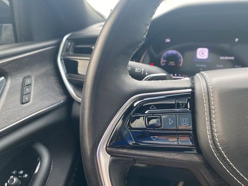 Used 2022 Jeep Grand Cherokee Overland AWD/4WD image 23