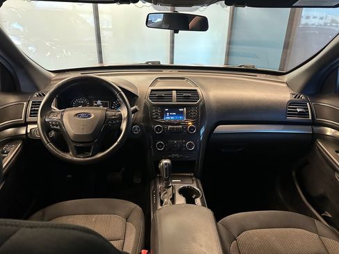 Used 2019 Ford Explorer XLT AWD/4WD image 9
