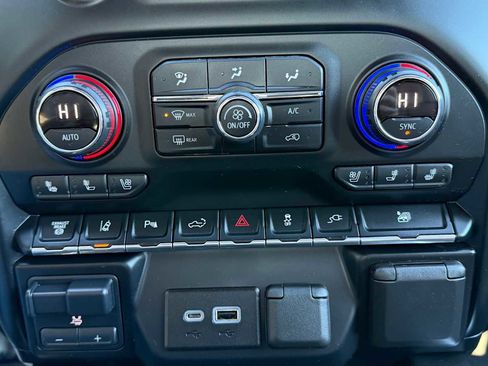 Used 2021 Chevrolet Silverado 3500 High Country image 23