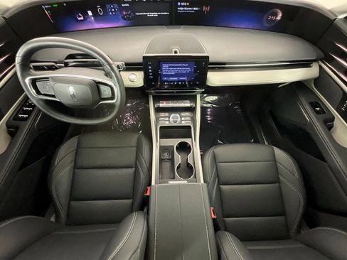 Used 2025 Lincoln Nautilus Premier image 14