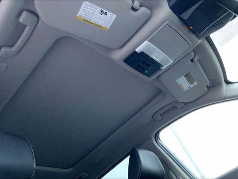 Used 2023 Nissan Rogue SL w/ SL Premium Package image 13