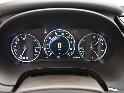 Used 2017 Buick LaCrosse Essence FWD image 18