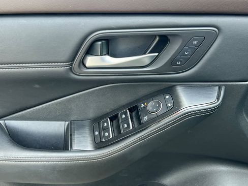 Used 2022 Nissan Rogue SL w/ SL Premium Package image 15