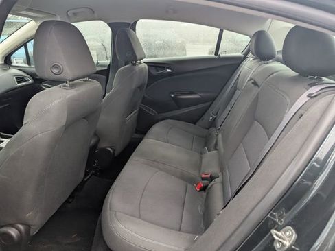 Used 2017 Chevrolet Cruze LT image 9