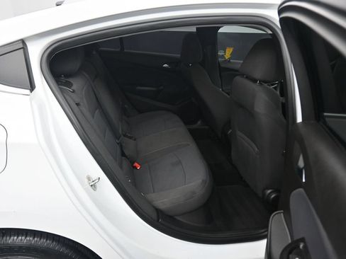 Used 2018 Chevrolet Cruze LT FWD image 34