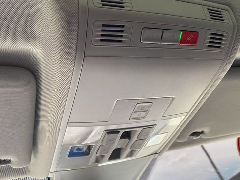 Used 2022 Volkswagen Tiguan SE image 19