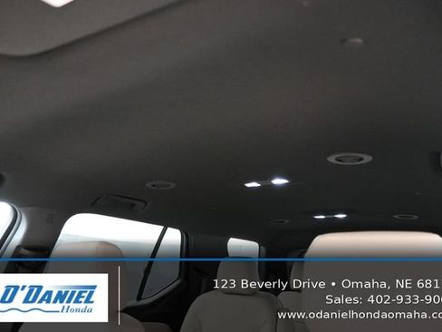Used 2022 Chevrolet Traverse LT w/ LT Premium Package AWD/4WD image 35