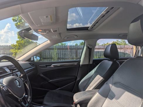Used 2017 Volkswagen Passat 1.8T SE FWD image 21