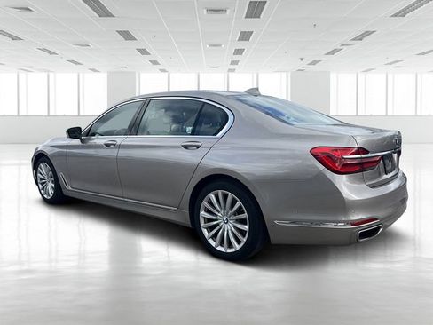 Used 2017 BMW 740i image 6