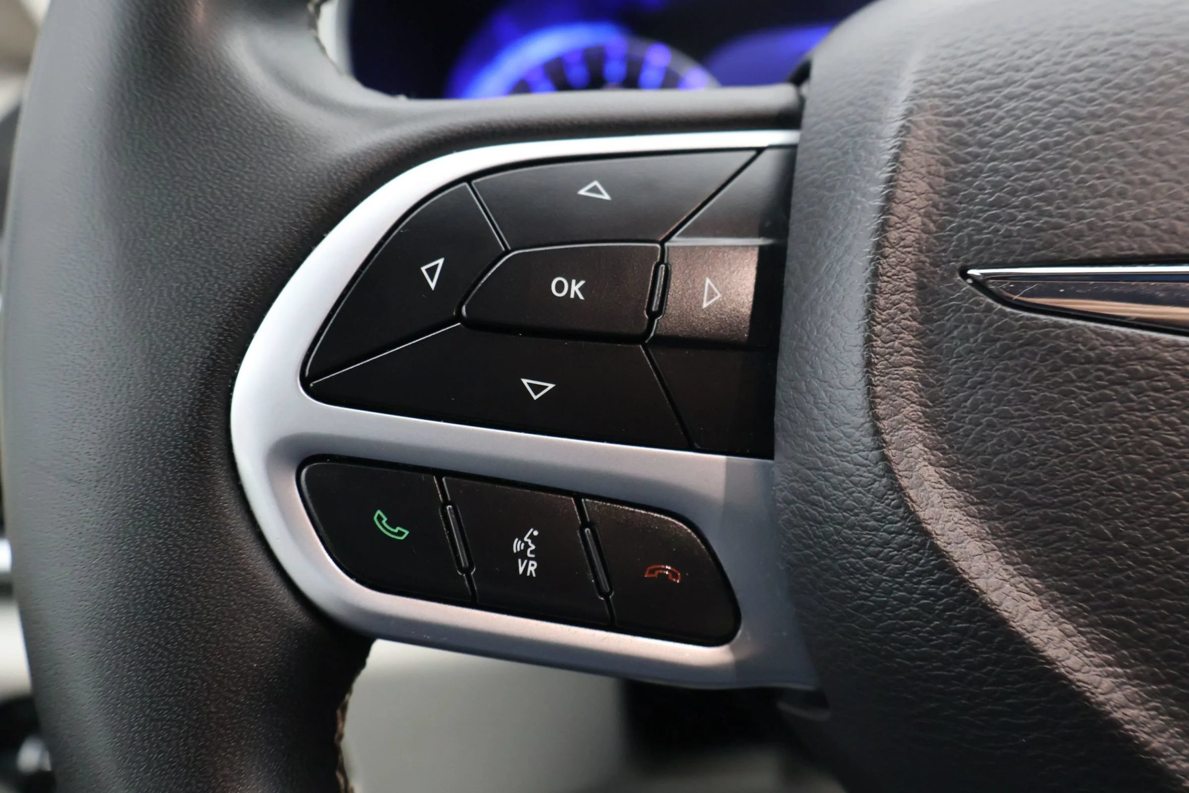 Used 2024 Chrysler Pacifica Touring-L FWD image 24