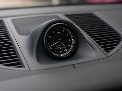 Certified 2025 Porsche Macan image 25