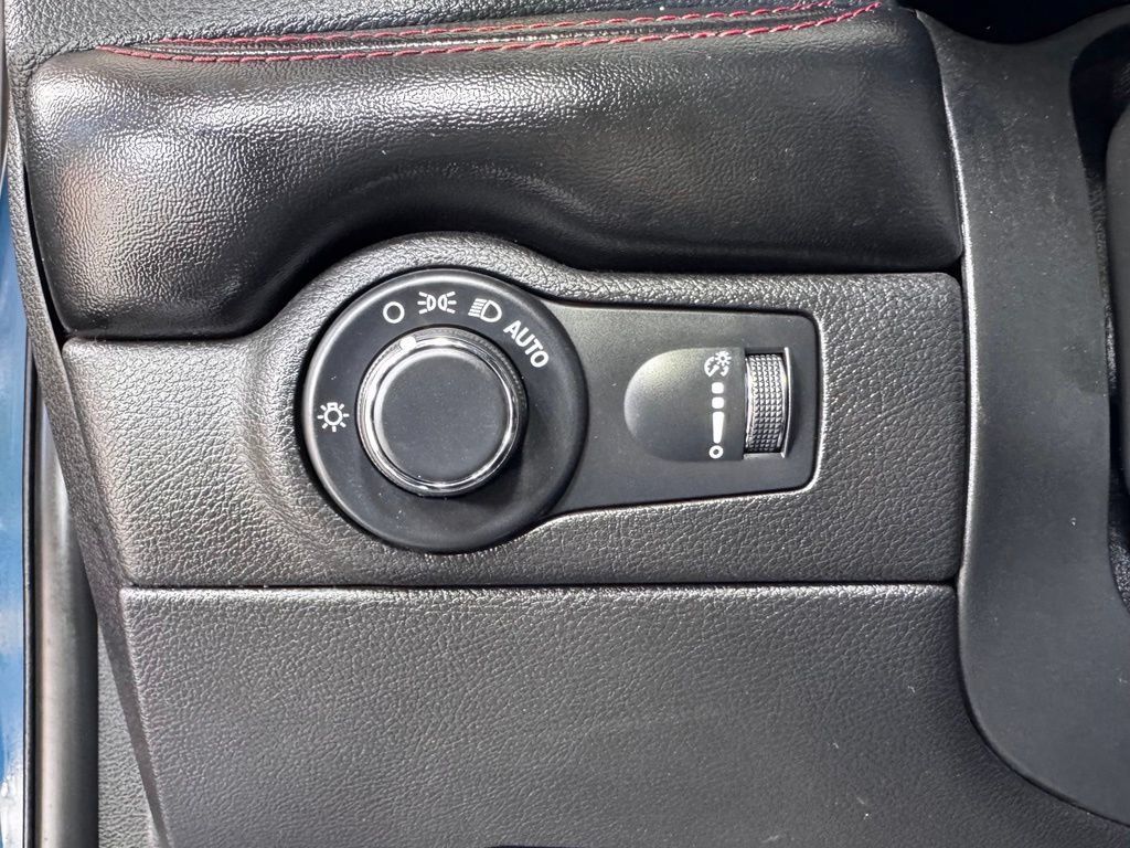 Used 2025 Dodge Durango GT AWD/4WD image 21