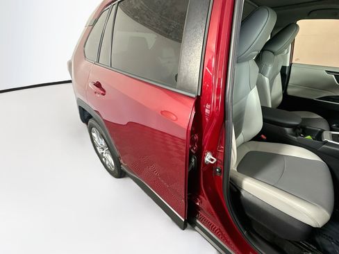 Used 2022 Toyota RAV4 XLE Premium FWD image 28