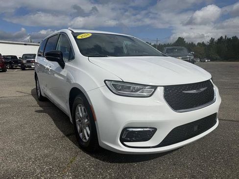 Used 2024 Chrysler Pacifica Touring-L image 7