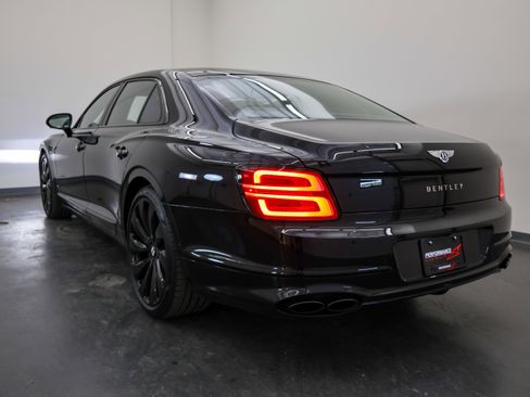 Used 2022 Bentley Flying Spur V8 image 5