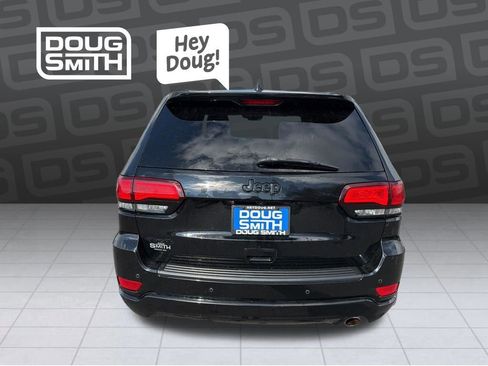 Used 2021 Jeep Grand Cherokee Laredo X image 4