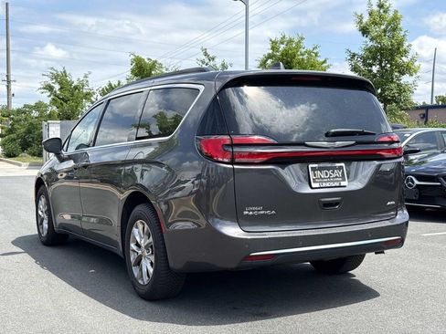 Used 2022 Chrysler Pacifica Touring-L AWD/4WD image 5