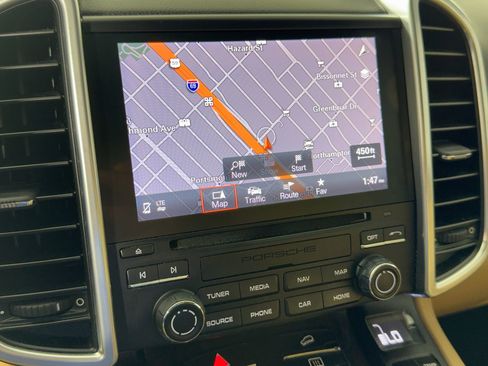 Certified 2018 Porsche Cayenne Platinum Edition image 25