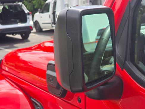 Used 2024 Jeep Wrangler Unlimited Sahara image 15