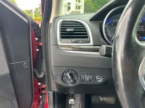 Used 2016 Chrysler 300 C RWD image 25