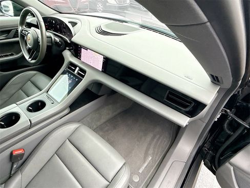 Used 2021 Porsche Taycan image 34