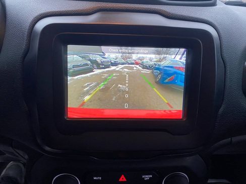 Used 2019 Jeep Renegade Latitude FWD image 24