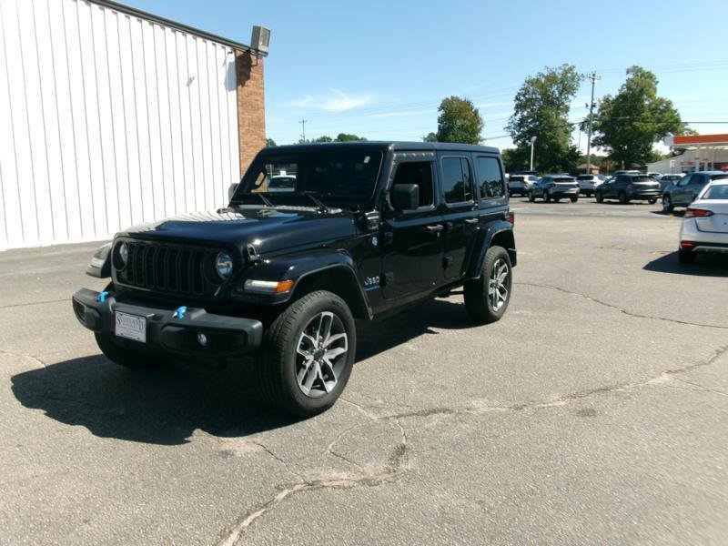 Used 2024 Jeep Wrangler Unlimited AWD/4WD image 14