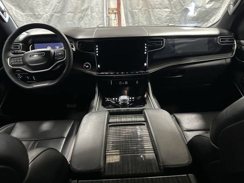 Used 2022 Jeep Wagoneer Series II AWD/4WD image 16