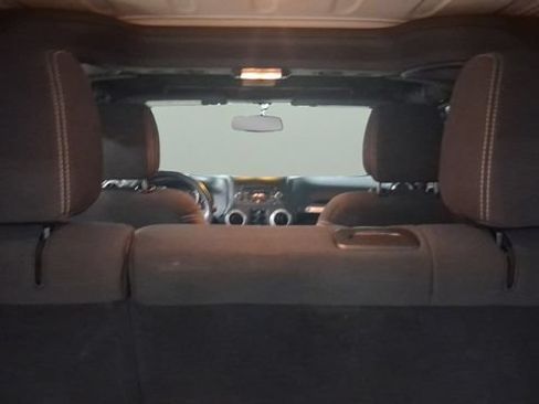 Used 2017 Jeep Wrangler Unlimited Rubicon w/ Cold Weather Group AWD/4WD image 19