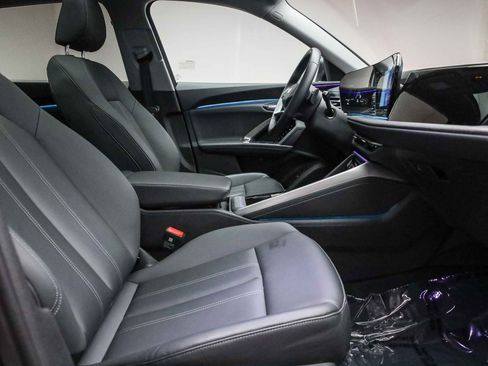 Certified 2025 Audi Q5 Premium w/ Convenience Package AWD/4WD image 18