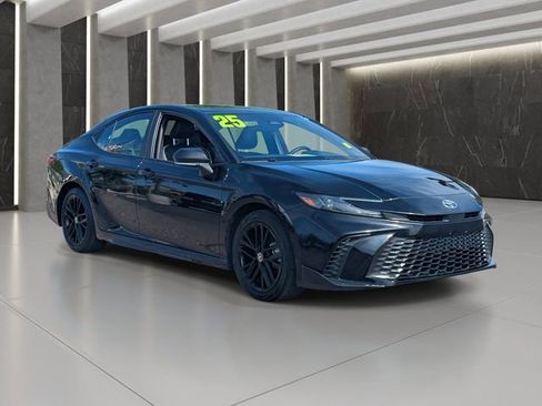 Used 2025 Toyota Camry SE FWD image 8