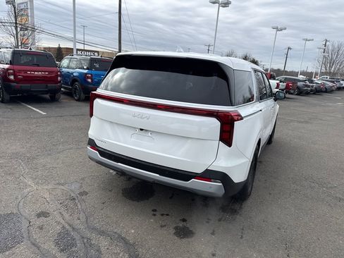 Used 2025 Kia Carnival image 6