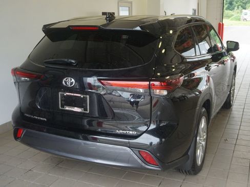 Used 2025 Toyota Highlander Limited AWD/4WD image 16