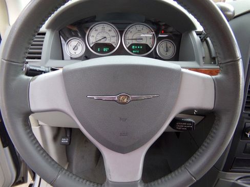 Used 2008 Chrysler Town & Country Touring image 34