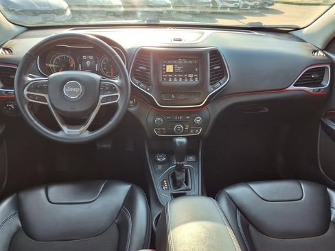 Used 2019 Jeep Cherokee Latitude Plus AWD/4WD image 9