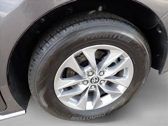 Used 2022 Toyota Sienna LE FWD image 7