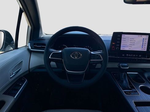 Used 2022 Toyota Sienna XLE AWD/4WD image 24