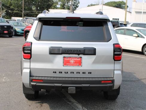 Used 2025 Toyota 4Runner SR5 AWD/4WD image 4