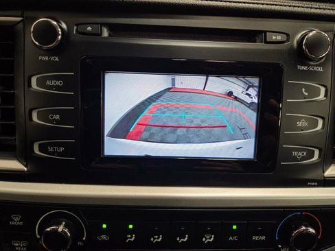 Used 2019 Toyota Highlander LE image 49