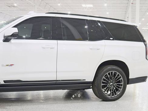 Used 2024 Cadillac Escalade V AWD/4WD image 3