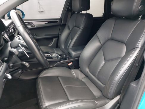 Used 2022 Porsche Macan w/ Premium Package Plus image 17