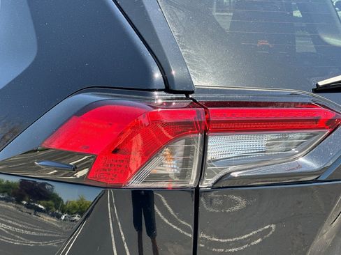 Used 2022 Toyota RAV4 LE AWD/4WD image 47