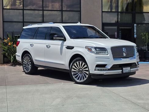 Used 2019 Lincoln Navigator Reserve w/ Cargo Package image 3