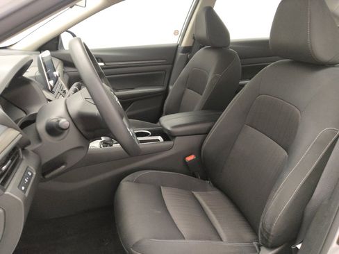 Used 2024 Nissan Altima 2.5 SV image 17