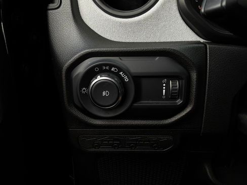 Used 2025 Jeep Wrangler Unlimited Sport AWD/4WD image 17