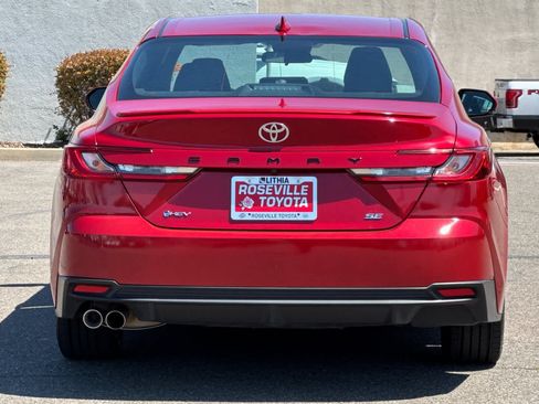 Used 2025 Toyota Camry SE FWD image 8