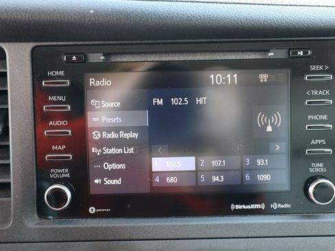 Used 2020 Toyota Sienna XLE image 25