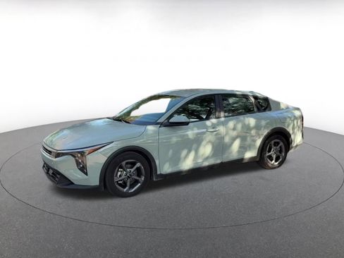 Used 2025 Kia K4 LXS image 8